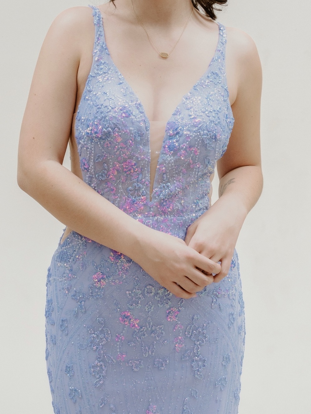 Elegant Lilac Embellished V-Neck Evening Dress